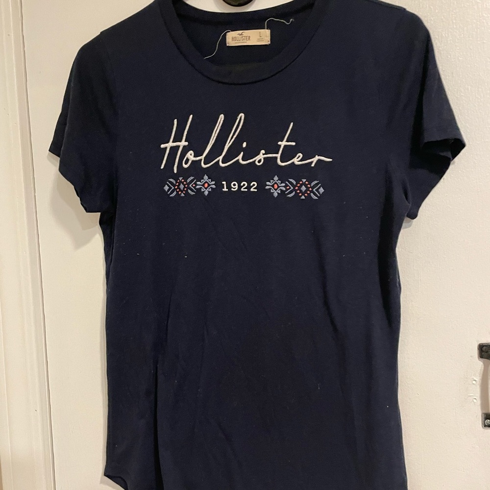 Hollister tee